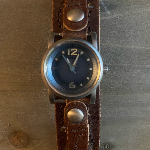 Leather Detachable Fossil Watch - Picture 2 of 3